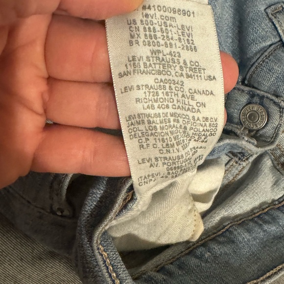 Women’s Levi’s vintage jeans . No staining or damages . Beautiful fading sz 5 - Picture 5 of 12